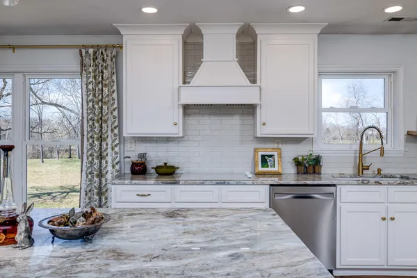 $749,900 | 901 Riverside Avenue, Grottoes, VA 24441