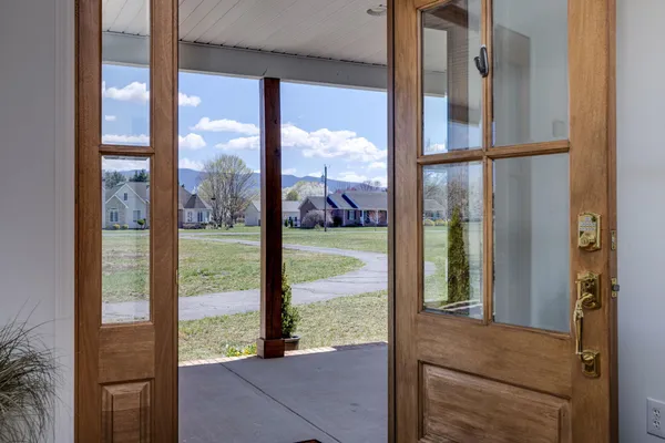 $749,900 | 901 Riverside Avenue, Grottoes, VA 24441