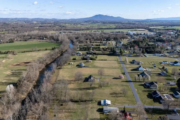 $749,900 | 901 Riverside Avenue, Grottoes, VA 24441