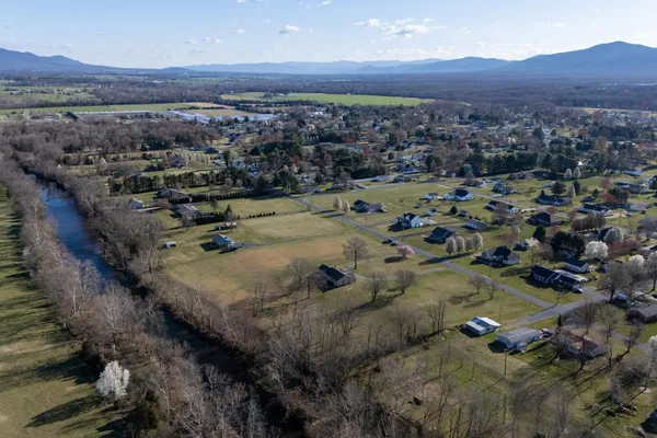 $749,900 | 901 Riverside Avenue, Grottoes, VA 24441
