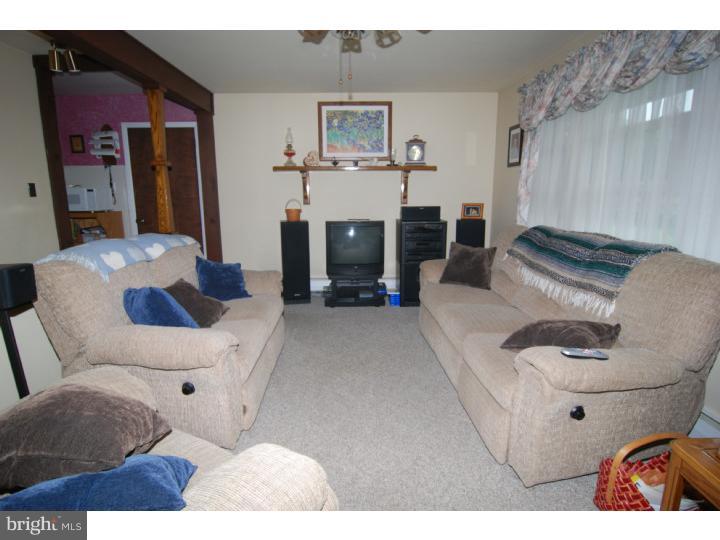 1716 Frush Valley Road Reading, PA 19605 - Photo 4 of 24