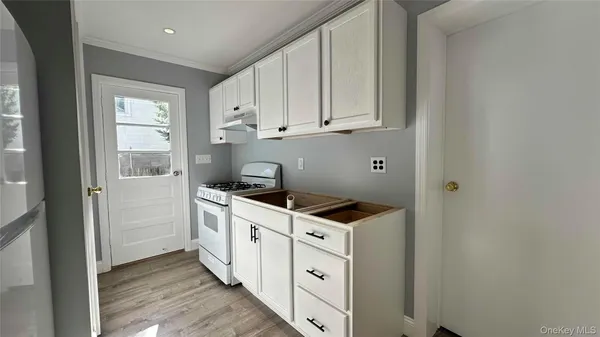 $3,900 | 8 Bayard Avenue, Bayville, NY 11709