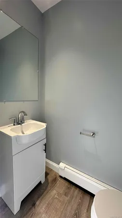 $3,900 | 8 Bayard Avenue, Bayville, NY 11709