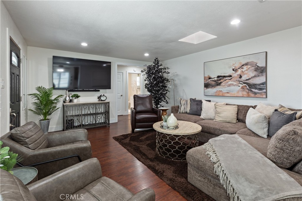 834 South Riverside Avenue Rialto, CA 92376 - Photo 3 of 30 Living Room