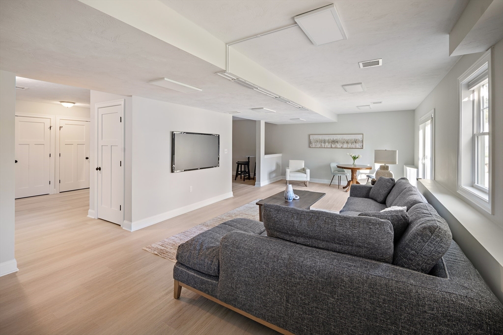 10 Hillcrest Road Burlington, MA 01803 - Photo 23 of 34 Gallery Image 23