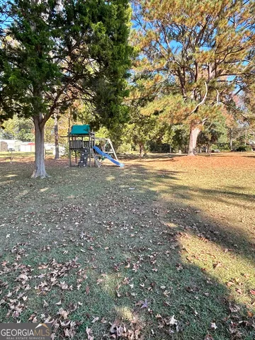 a view of a yard with a tree