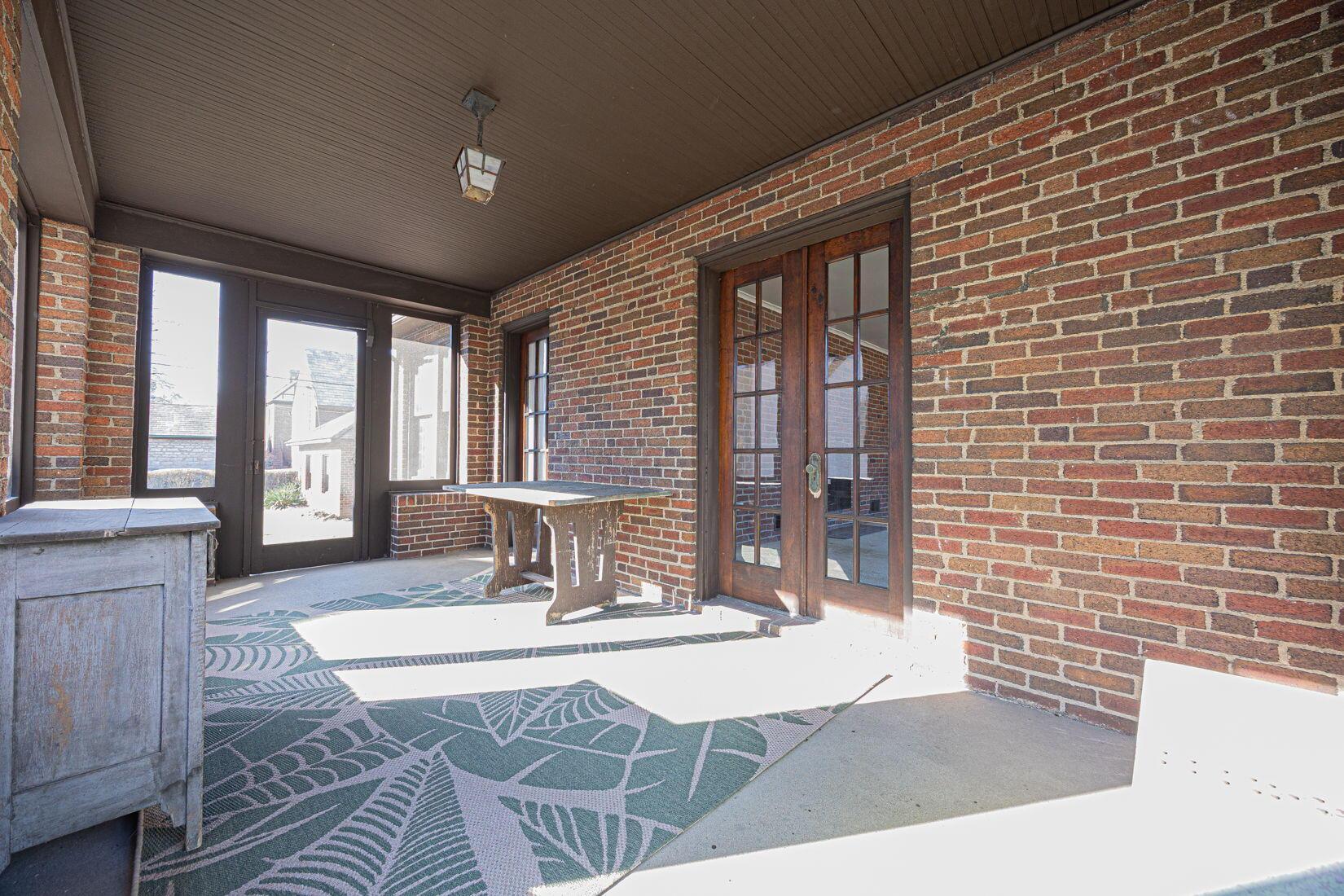 2619 Bexley Park Road Columbus, OH 43209 - Photo 21 of 39 3-Season Room