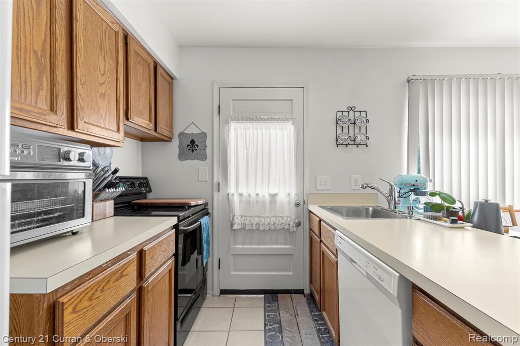 11706 Riverside Drive Plymouth, MI 48170 - Photo 12 of 33