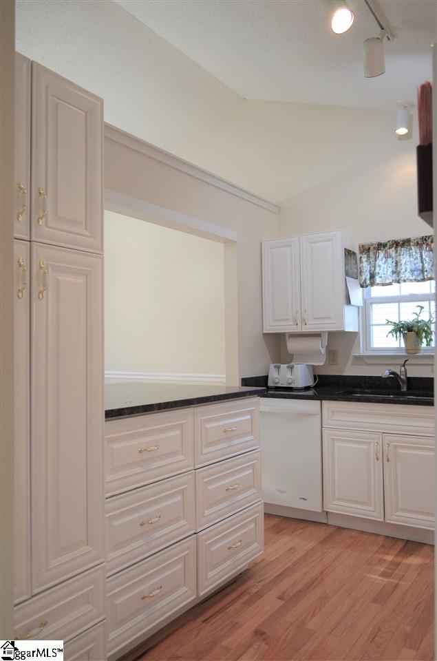 239 Riverside Chase Circle Greer, SC 29650 - Photo 11 of 32
