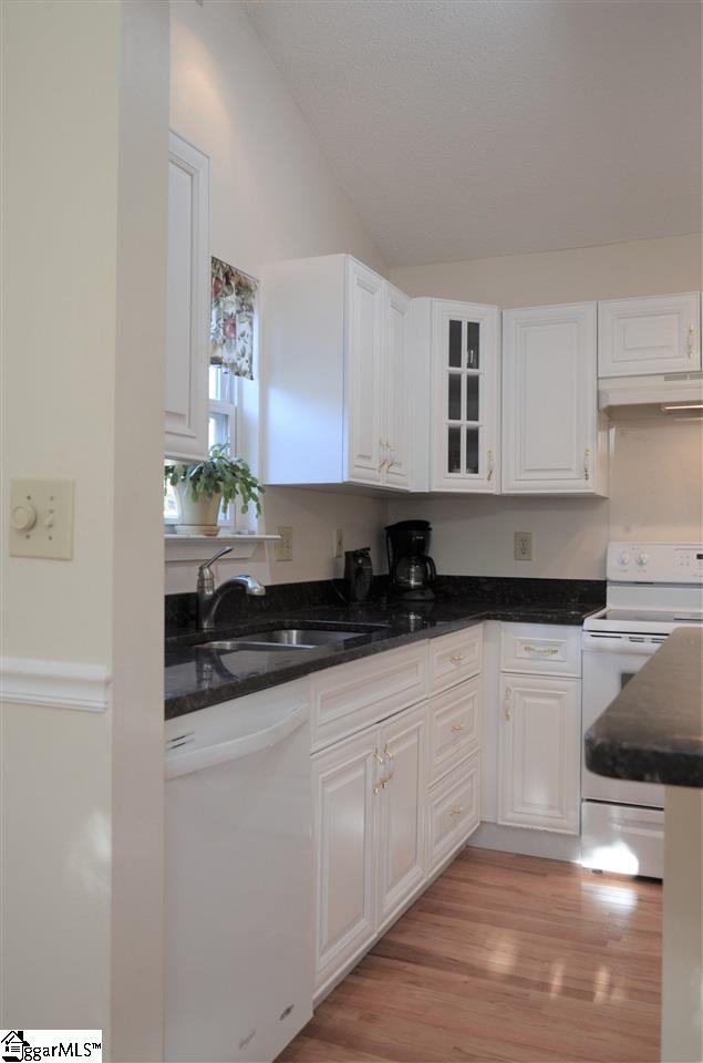 239 Riverside Chase Circle Greer, SC 29650 - Photo 8 of 32