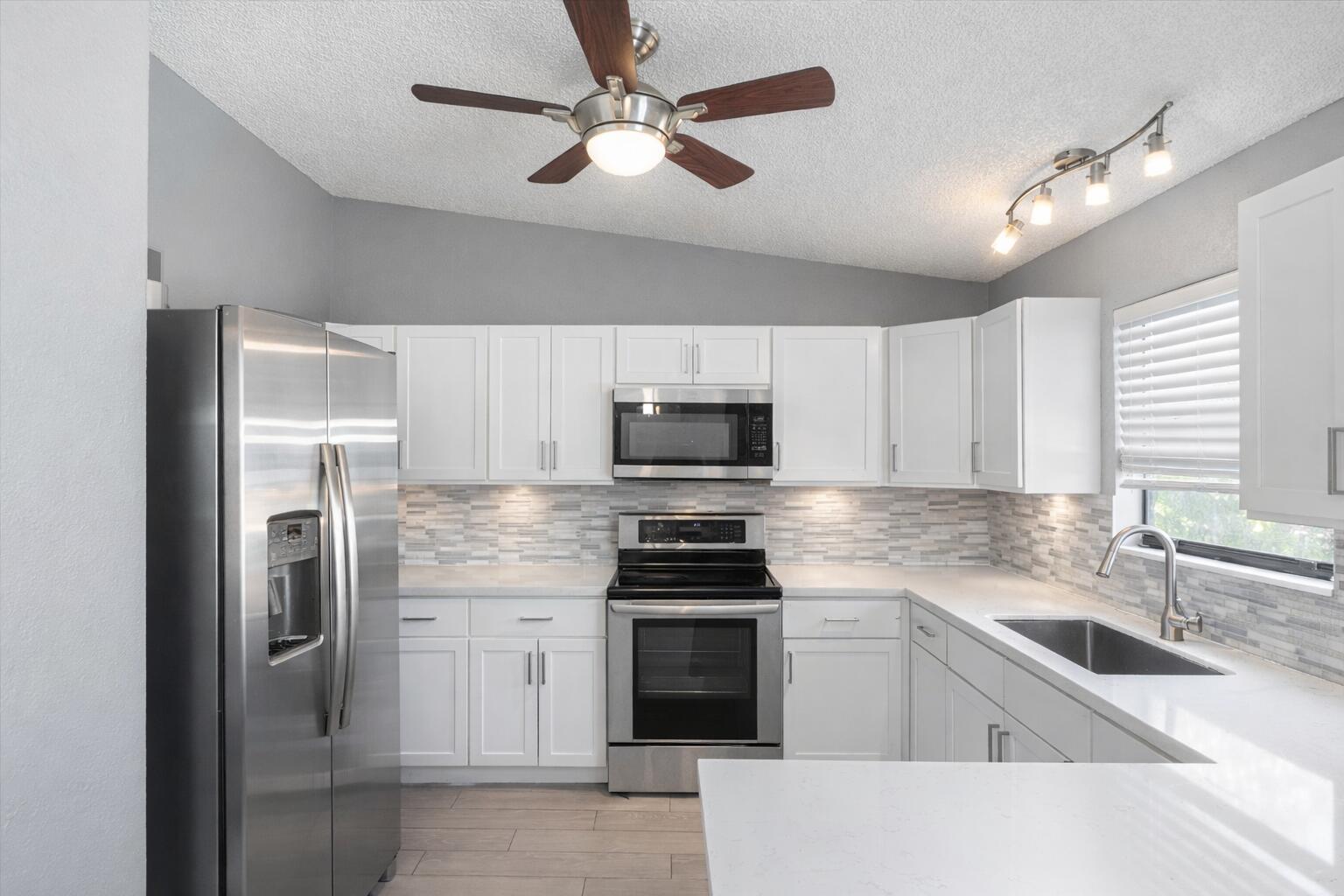 27147 Dolphin Road Summerland Key, FL 33042 - Photo 2 of 19 Nicely Kitchen Renovated