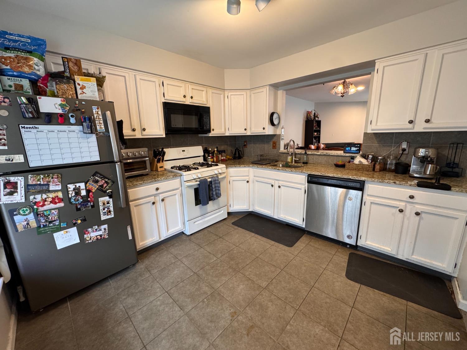 337 Smithwold Road Somerset, NJ 08873 - Photo 4 of 15