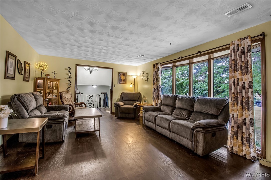 2002 Juron Drive Niagara, NY 14304 - Photo 11 of 28