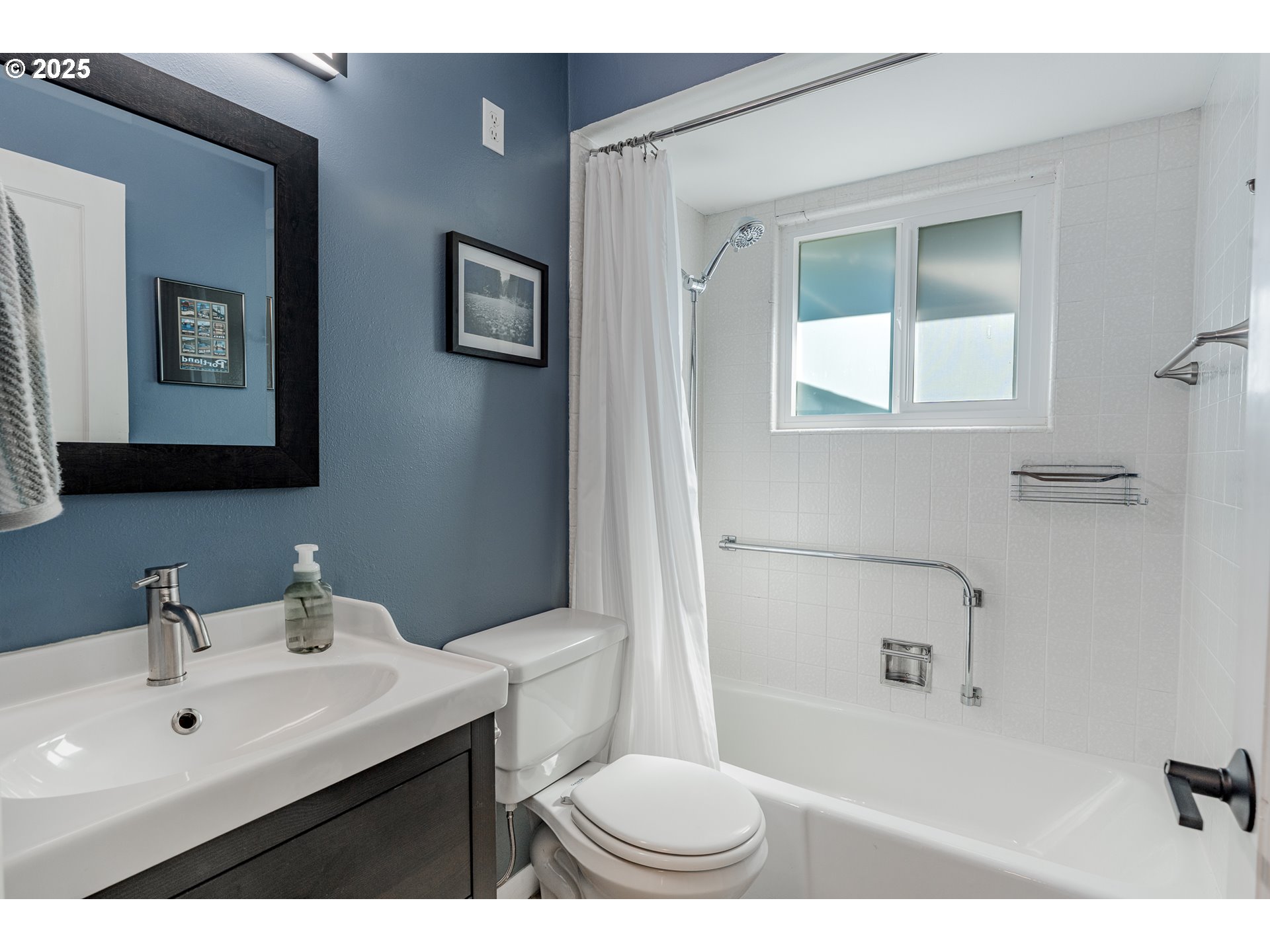 7010 Southwest 35th Avenue Portland, OR 97219 - Photo 13 of 42