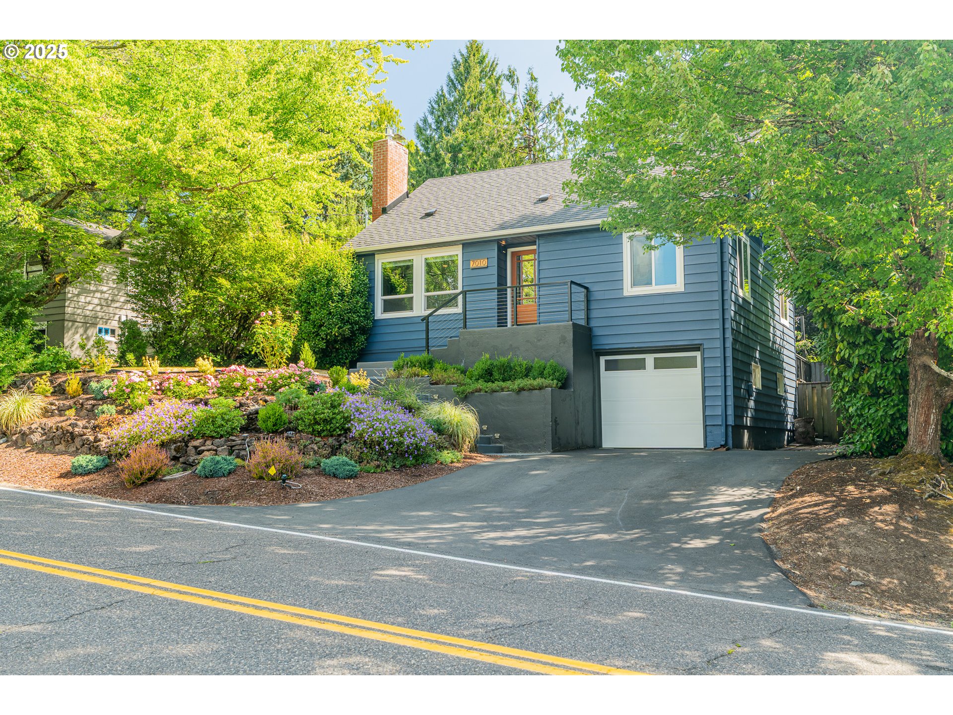 7010 Southwest 35th Avenue Portland, OR 97219 - Photo 2 of 42