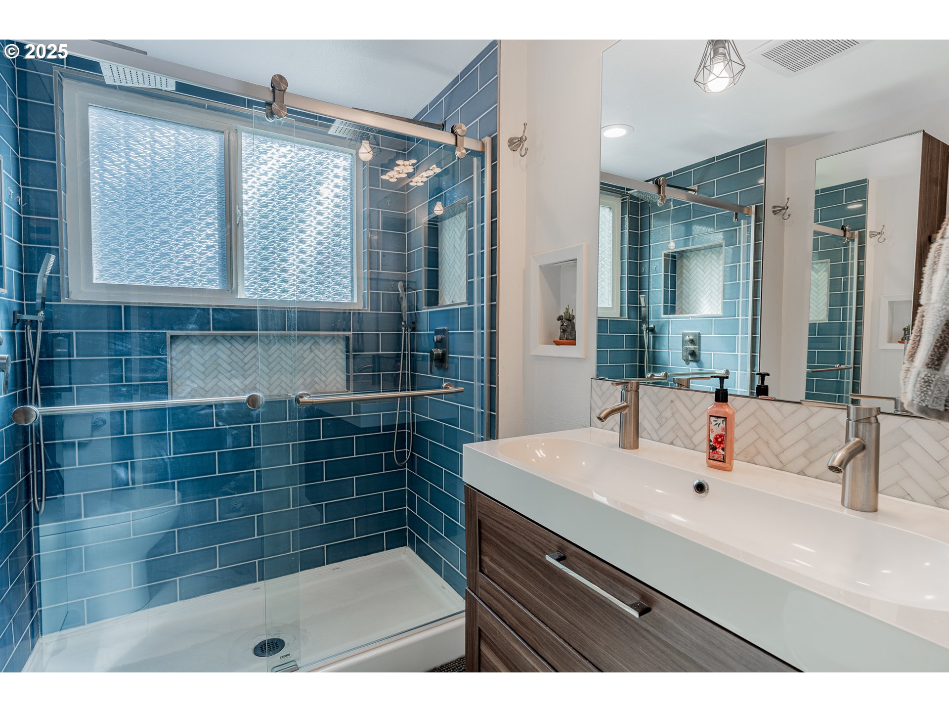 7010 Southwest 35th Avenue Portland, OR 97219 - Photo 23 of 42