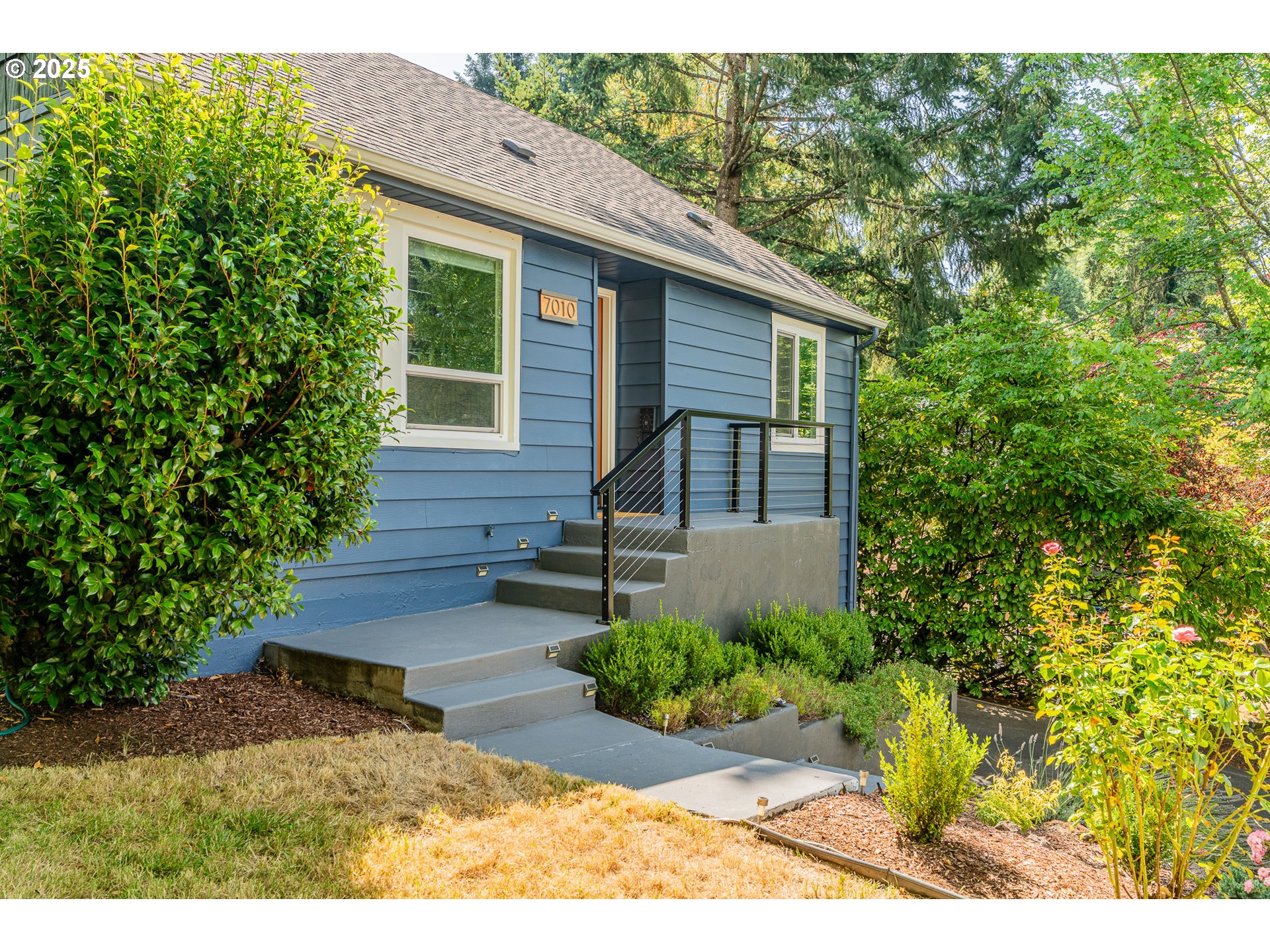 7010 Southwest 35th Avenue Portland, OR 97219 - Photo 3 of 42