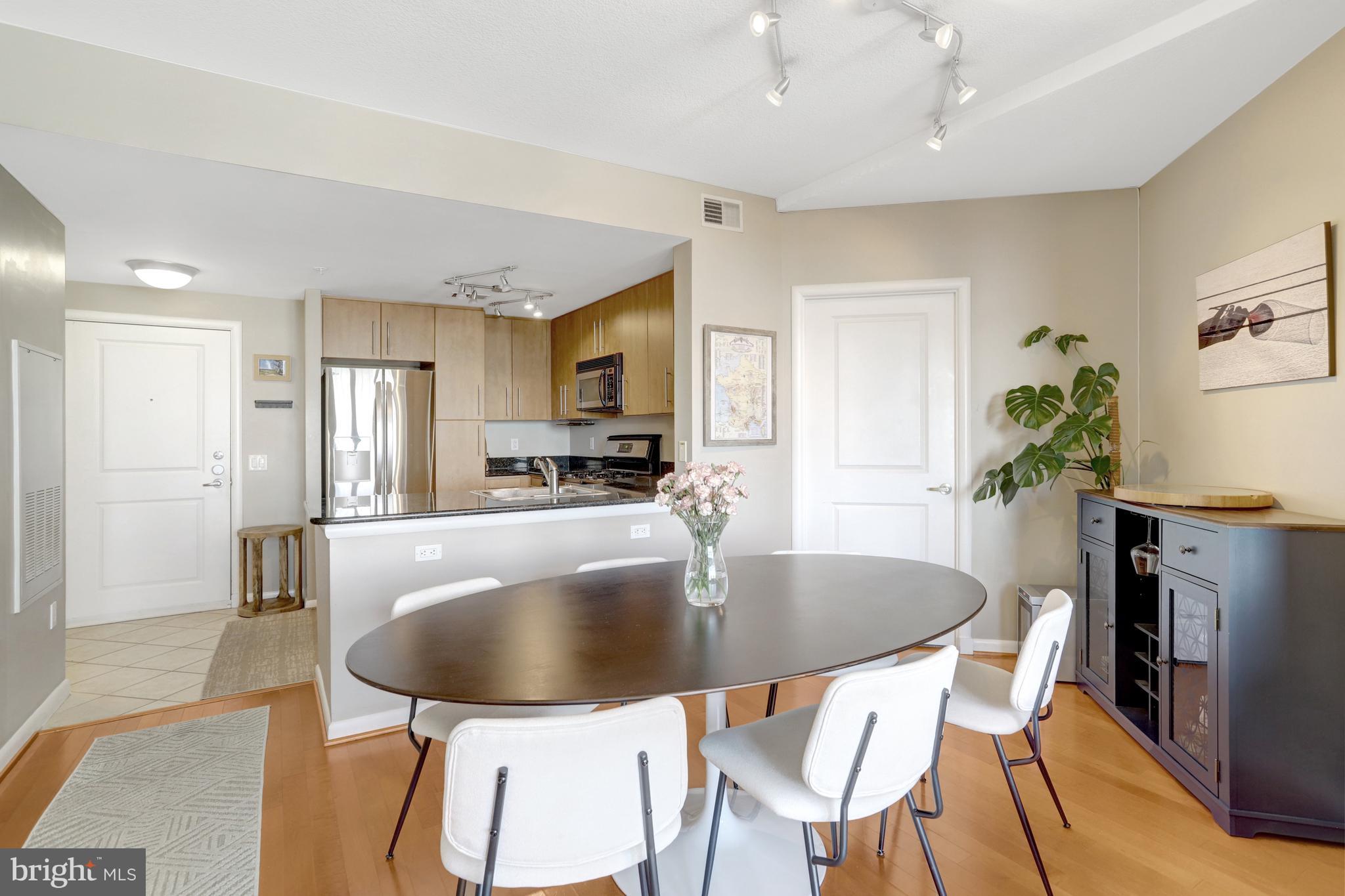 1021 North Garfield Street, Unit 914 Arlington, VA 22201 - Photo 13 of 63