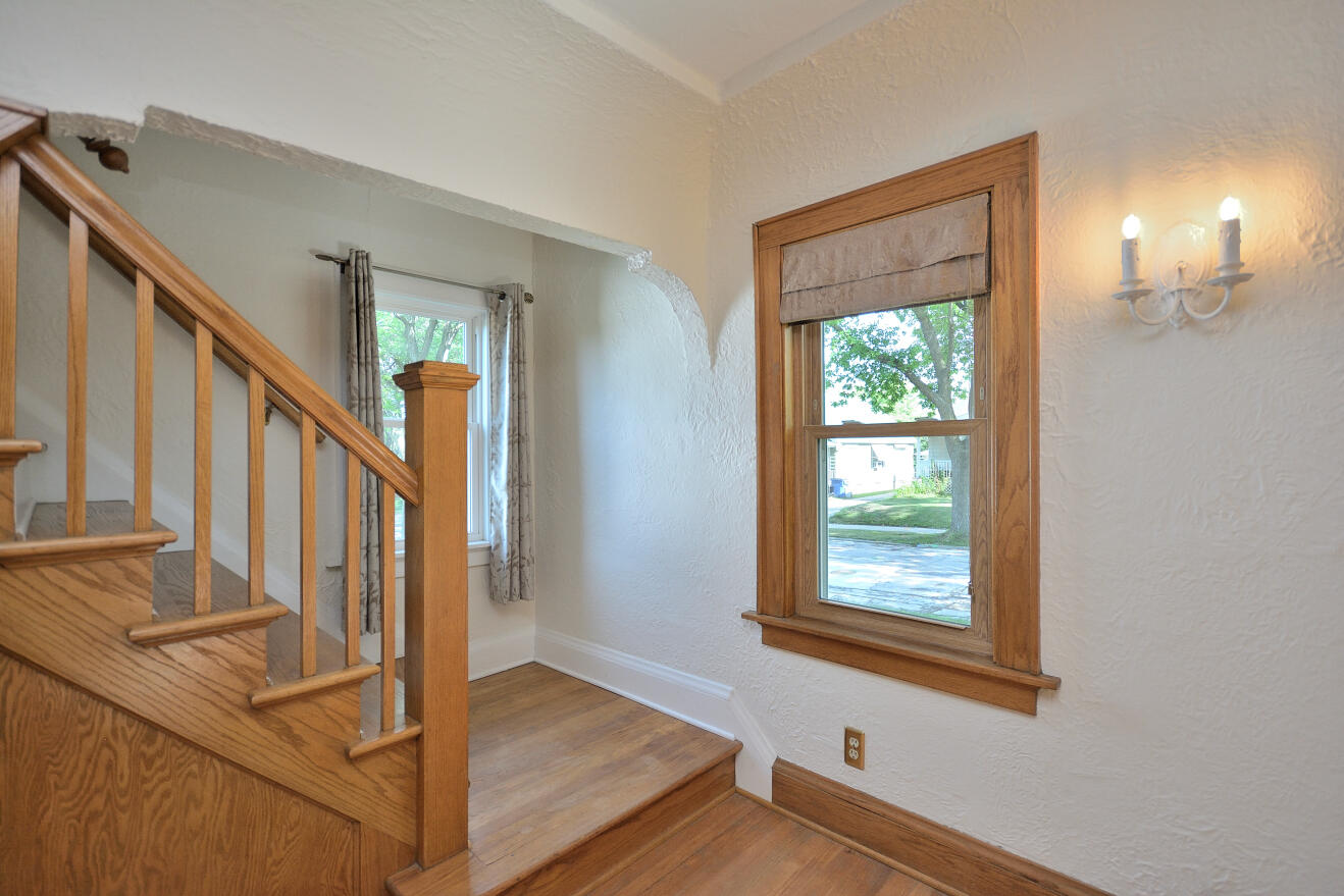 357 North 60th Street Milwaukee, WI 53213 - Photo 9 of 36 Stairs