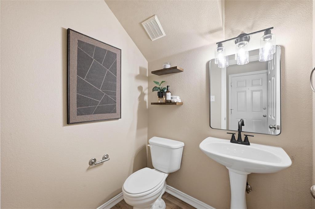 2522 Durango Ridge Drive Bedford, TX 76021 - Photo 11 of 35 Bathroom with vaulted ceiling and a textured wall