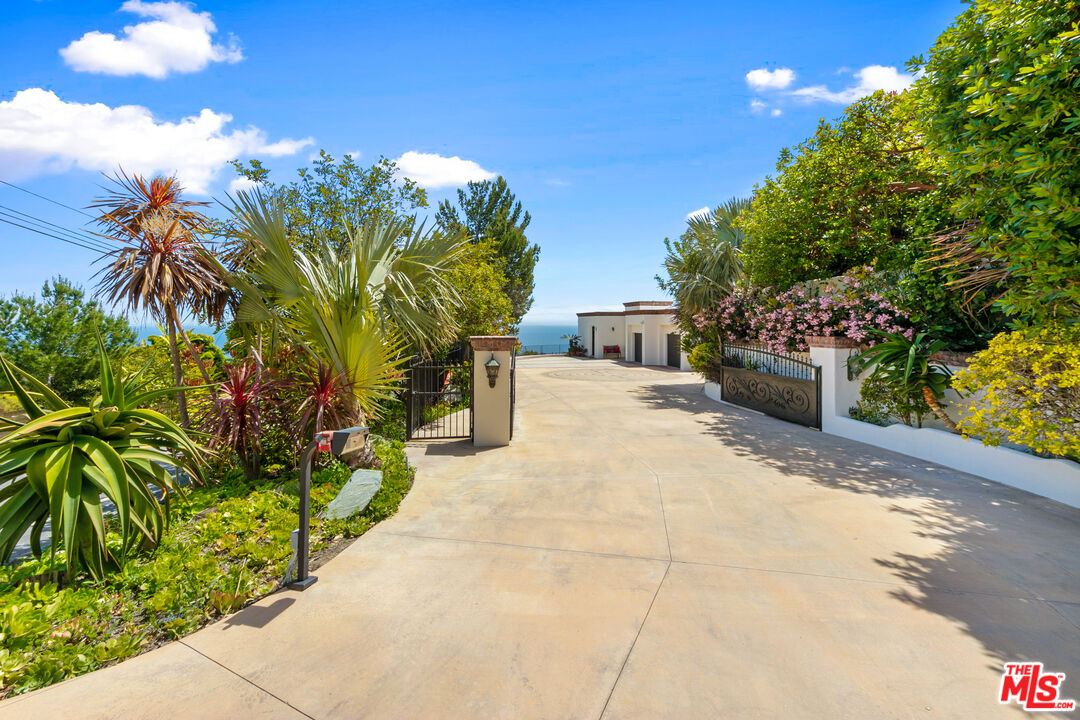 22355 Carbon Mesa Road Malibu, CA 90265 - Photo 23 of 69