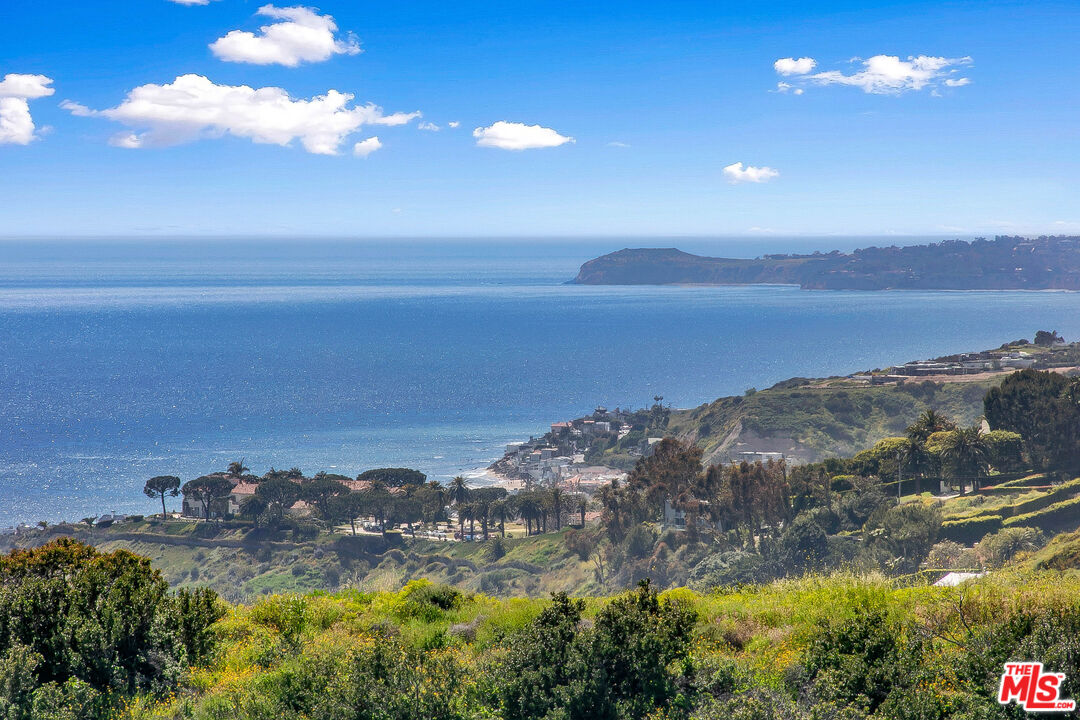 22355 Carbon Mesa Road Malibu, CA 90265 - Photo 10 of 69