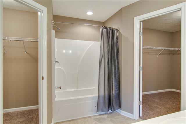 2490 Mt Lebanon Road Lewisburg, TN 37091 - Photo 7 of 15 Another view of the master bath. Does include 2 walk-in closets