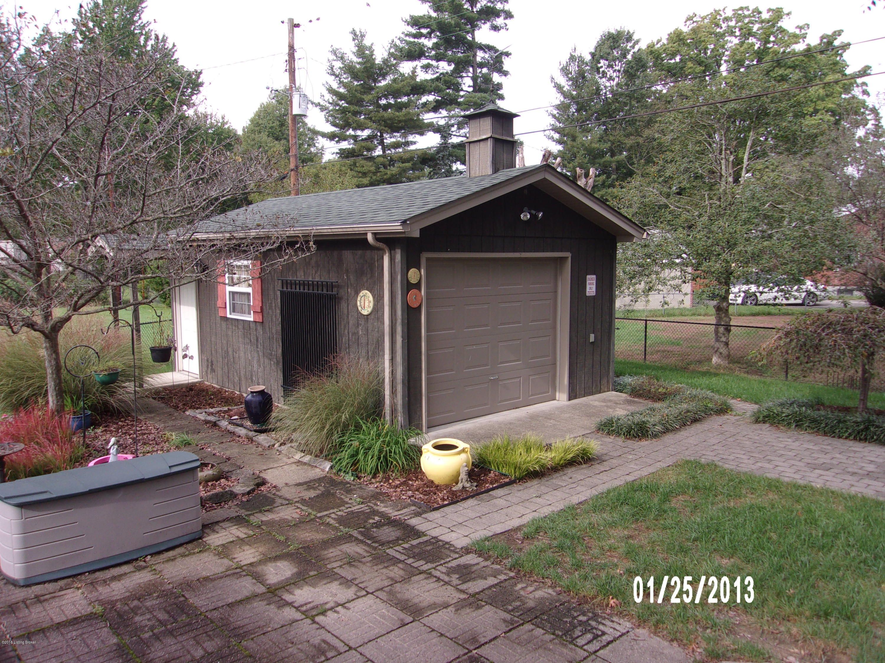 2855 Nepperhan Road Louisville, KY 40218 - Photo 21 of 24 100_0682