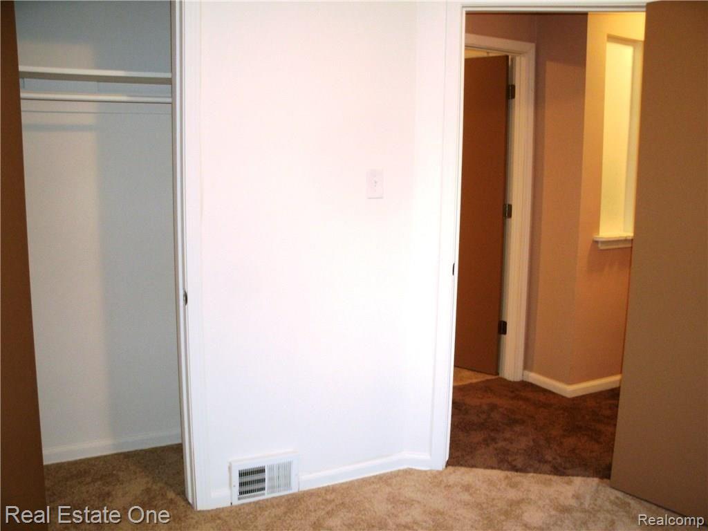17584 Reno Street Riverview, MI 48193 - Photo 10 of 43 GEDC5741.JPG