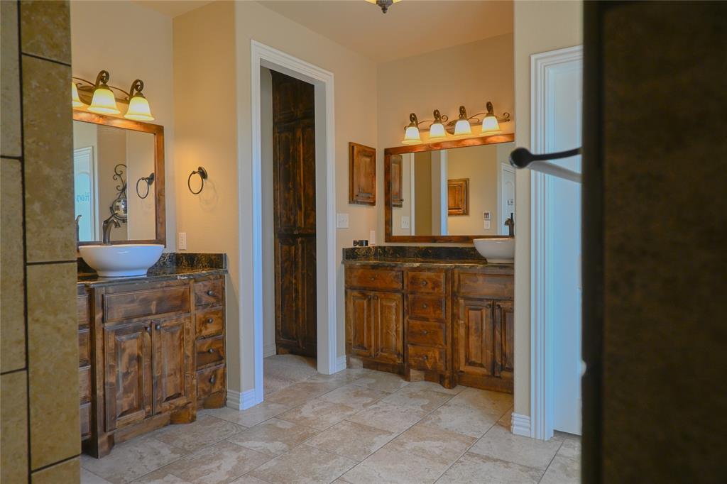 1397 Cr 338 Gainesville Tx 76240 Gainesville, TX 76240 - Photo 22 of 36 a bathroom with a sink and a mirror