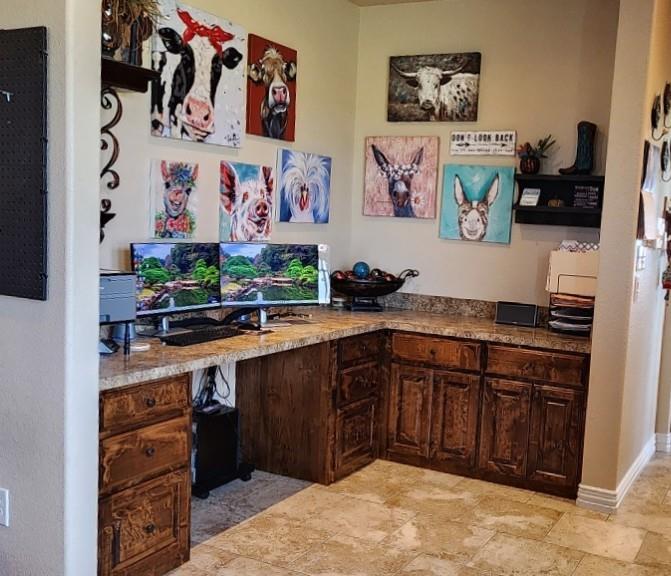 1397 Cr 338 Gainesville Tx 76240 Gainesville, TX 76240 - Photo 7 of 36 a kitchen with lots of counter top space