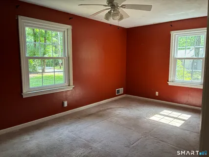 $250,000 | 60 Mohegan Road, Norwich, CT 06360