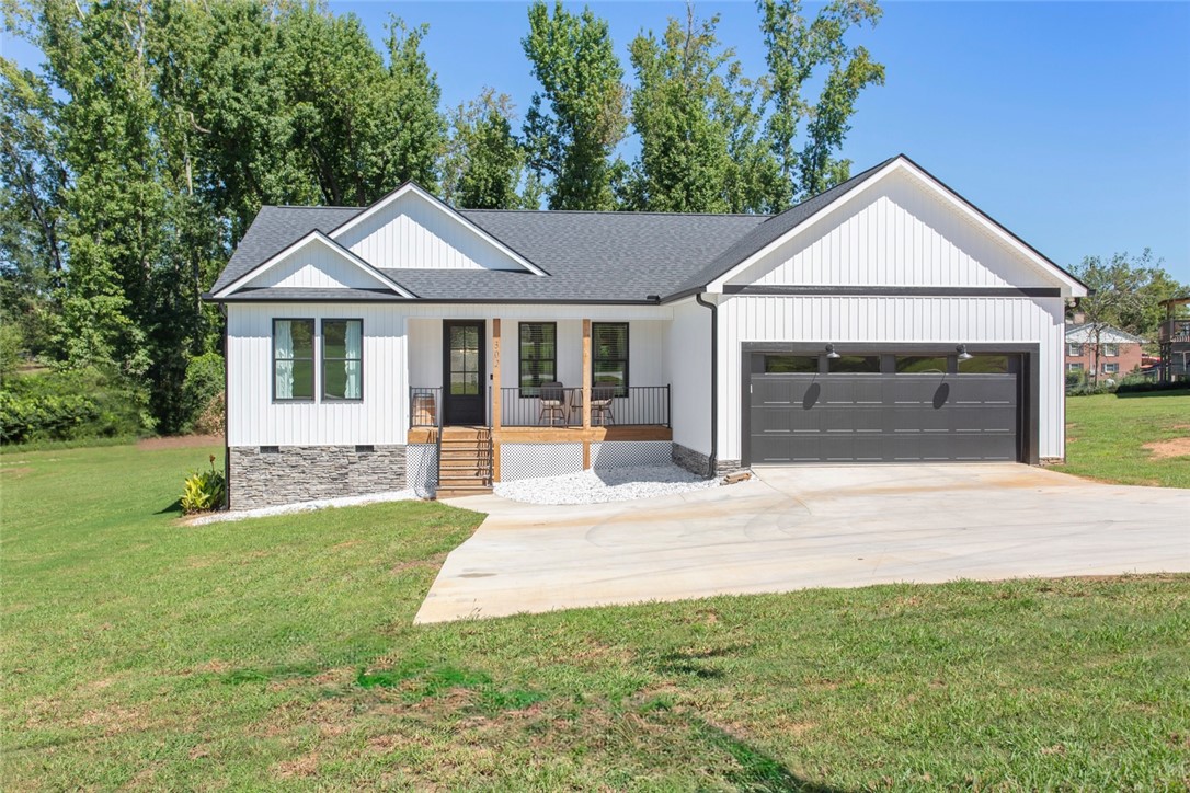 302 West Quincy Road Seneca, SC 29678 - Photo 1 of 41 Gallery Image 1