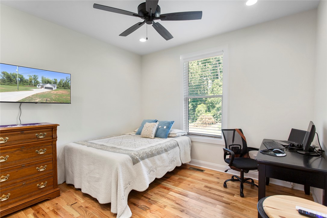 302 West Quincy Road Seneca, SC 29678 - Photo 21 of 41 Gallery Image 21