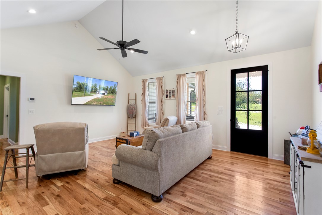 302 West Quincy Road Seneca, SC 29678 - Photo 4 of 41 Gallery Image 4