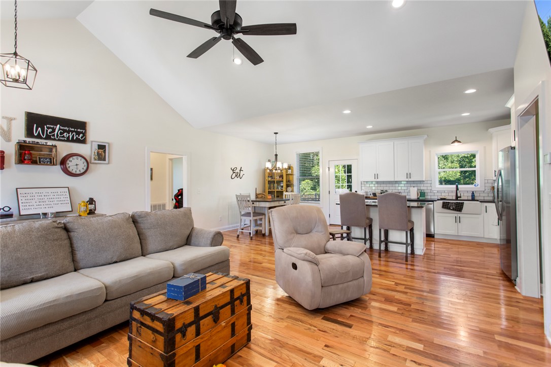 302 West Quincy Road Seneca, SC 29678 - Photo 5 of 41 Gallery Image 5