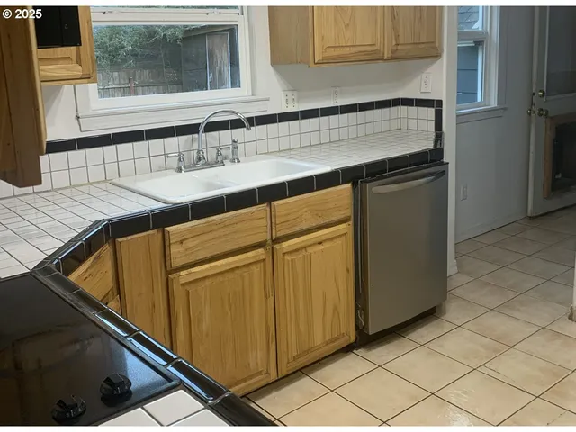 $499,900 | 431 Southwest 3rd Avenue, Canby, OR 97013