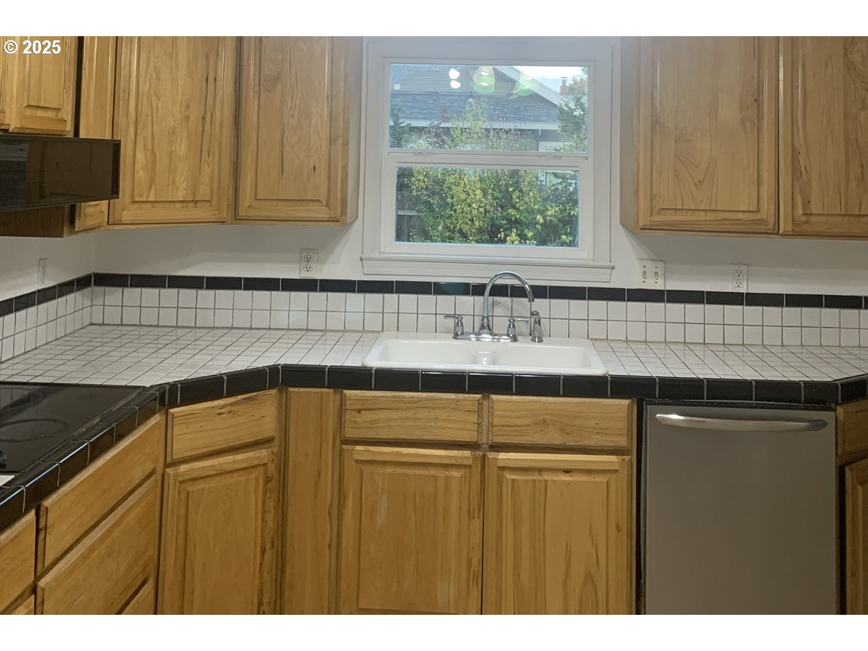 431 Southwest 3rd Avenue Canby, OR 97013 - Photo 10 of 14 a kitchen with a sink and cabinets