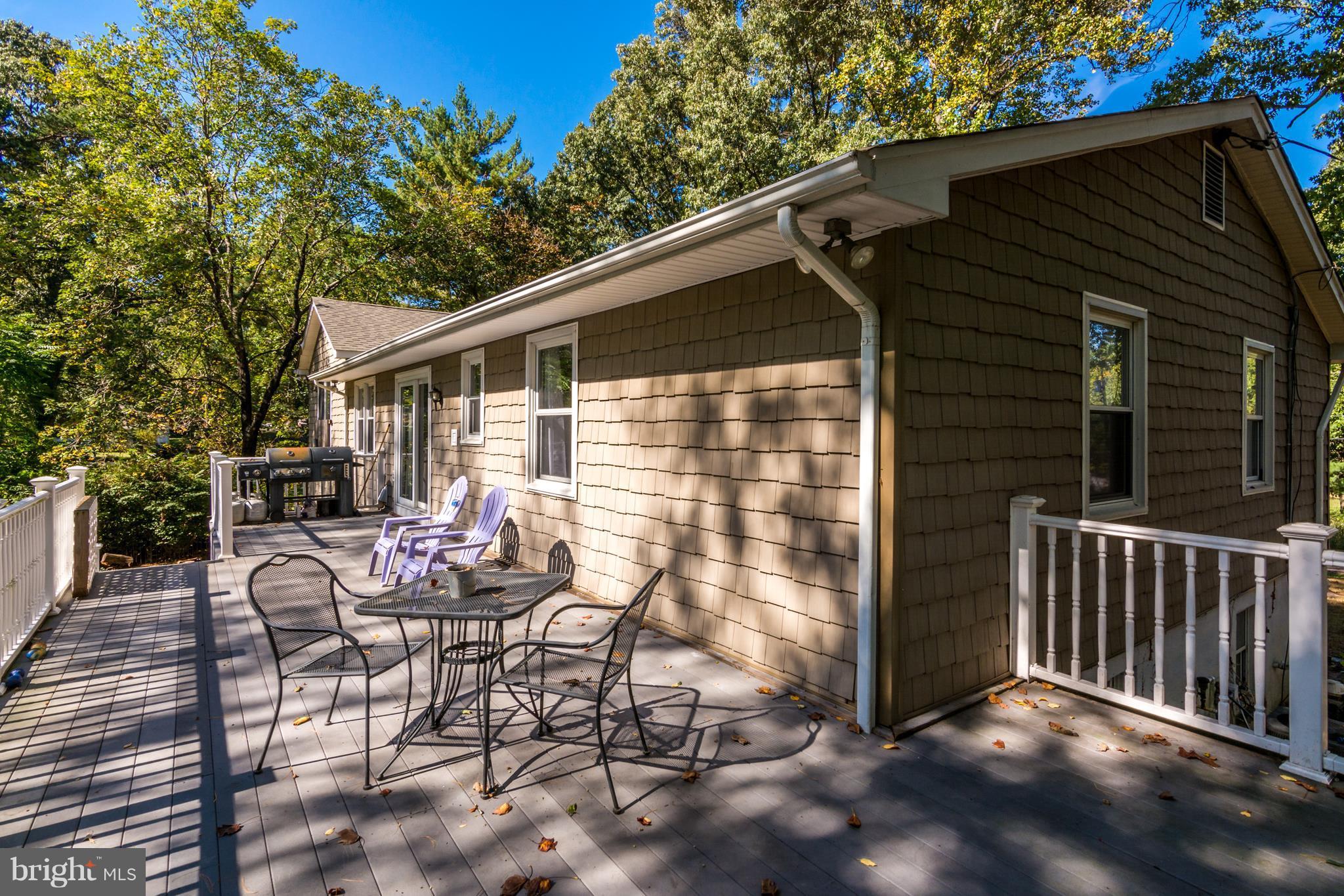 410 Edgewater Road Pasadena, MD 21122 - Photo 22 of 26 Deck off Kitchen overlooking Large Yard