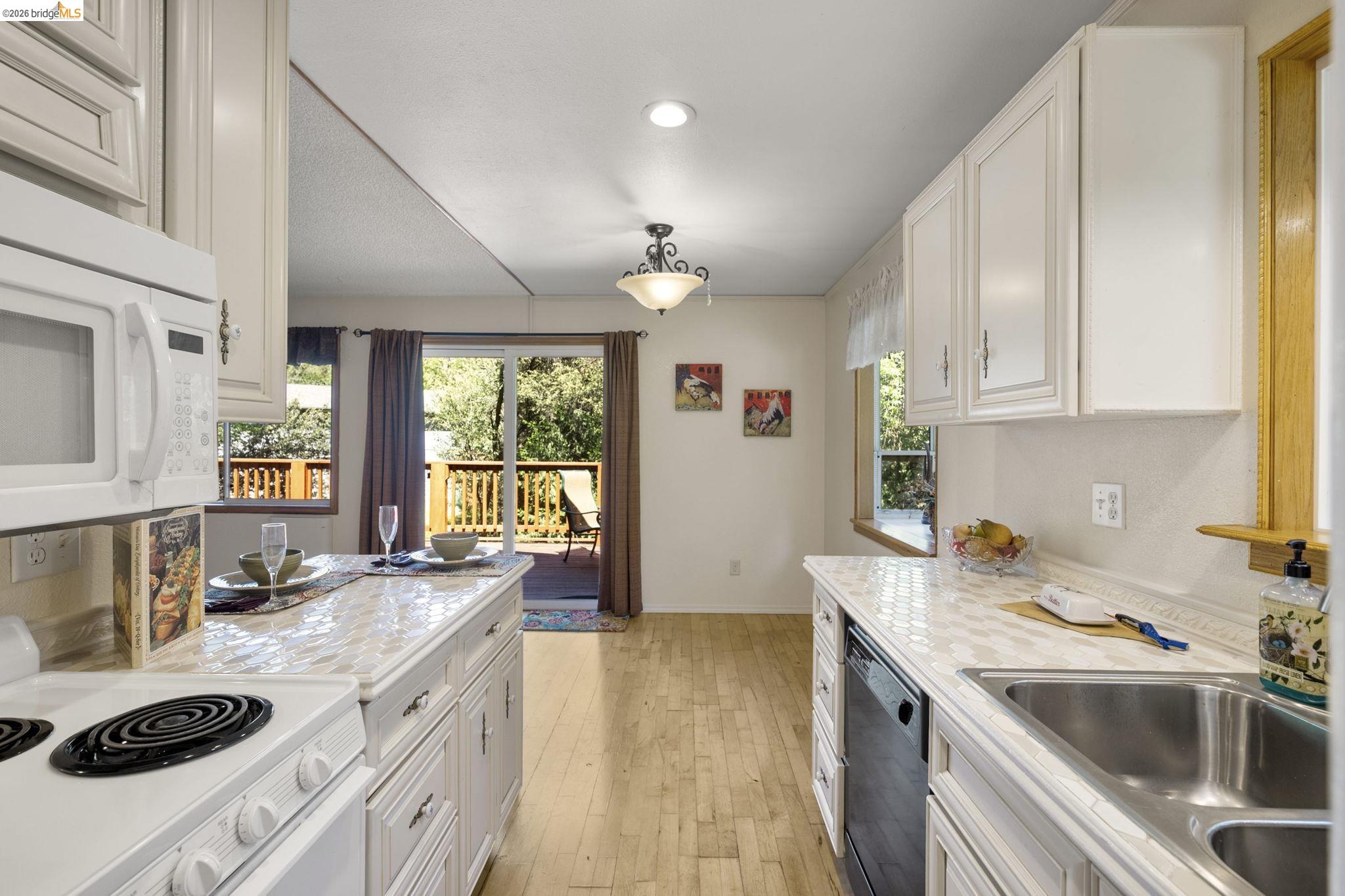 21931 Glenwood Road Sonora, CA 95370 - Photo 20 of 42 a kitchen that has a sink a stove and a window