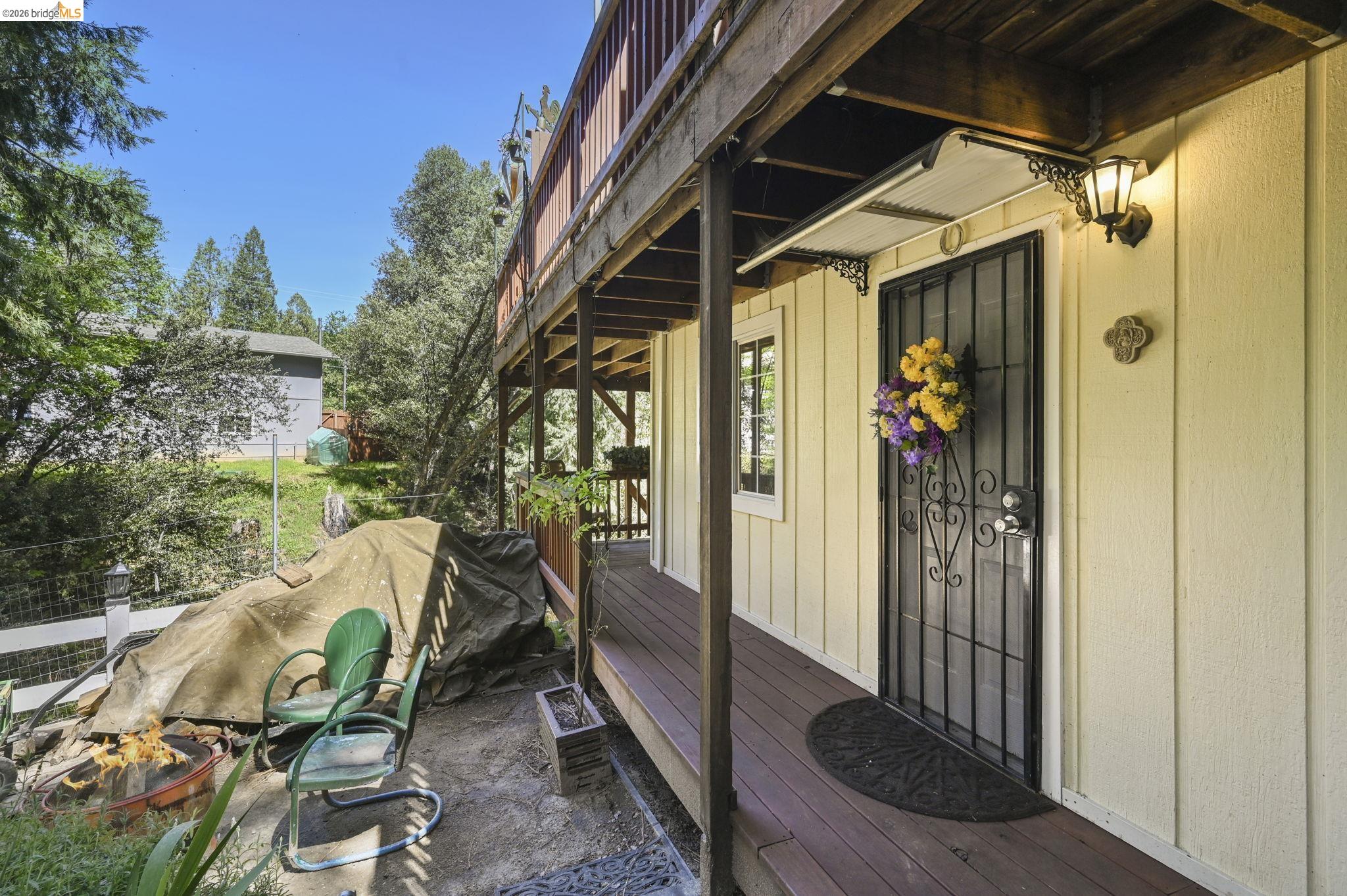 21931 Glenwood Road Sonora, CA 95370 - Photo 32 of 42 a view of porch with seating space