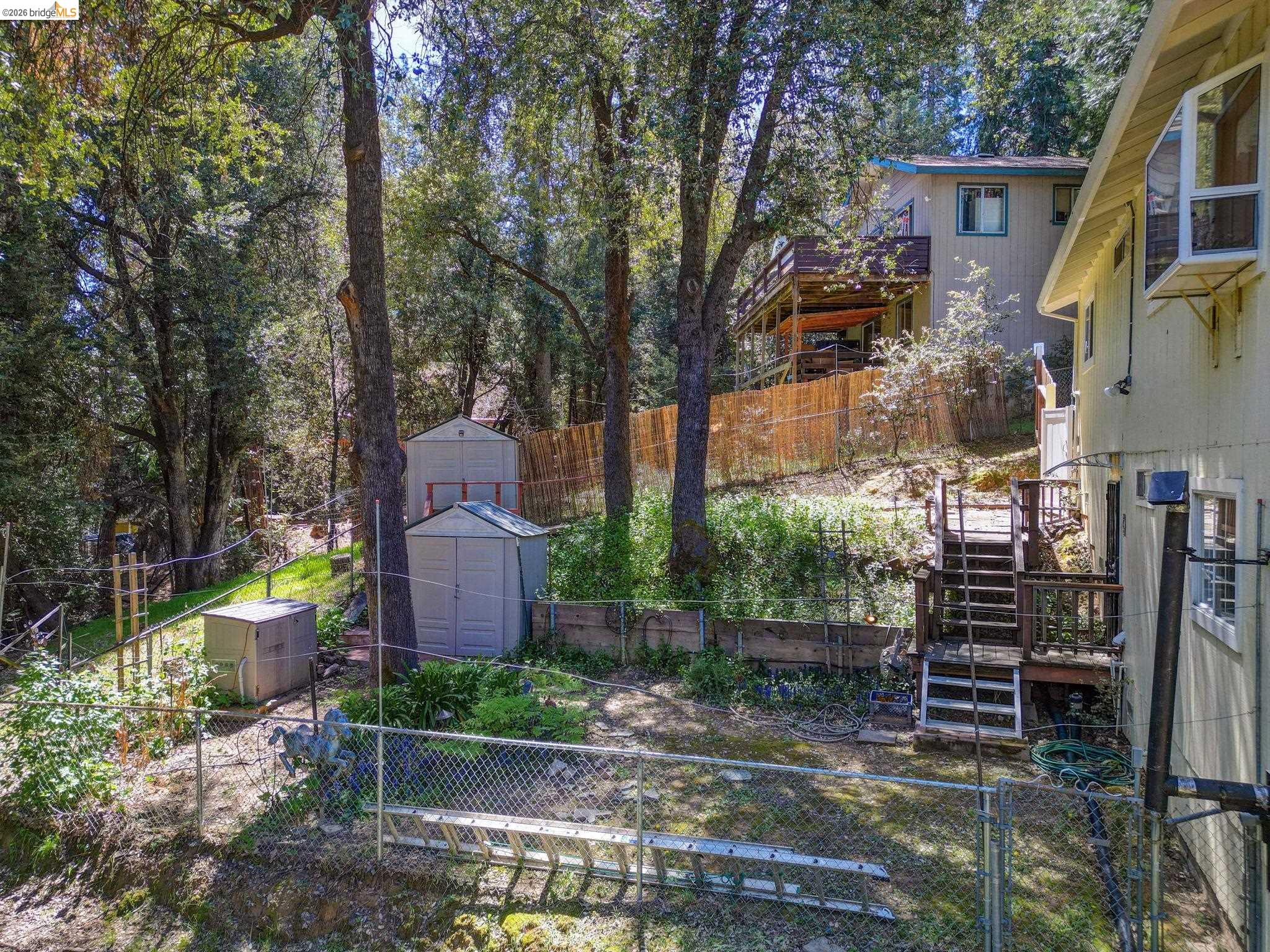 21931 Glenwood Road Sonora, CA 95370 - Photo 35 of 42 a front view of a house with a garden