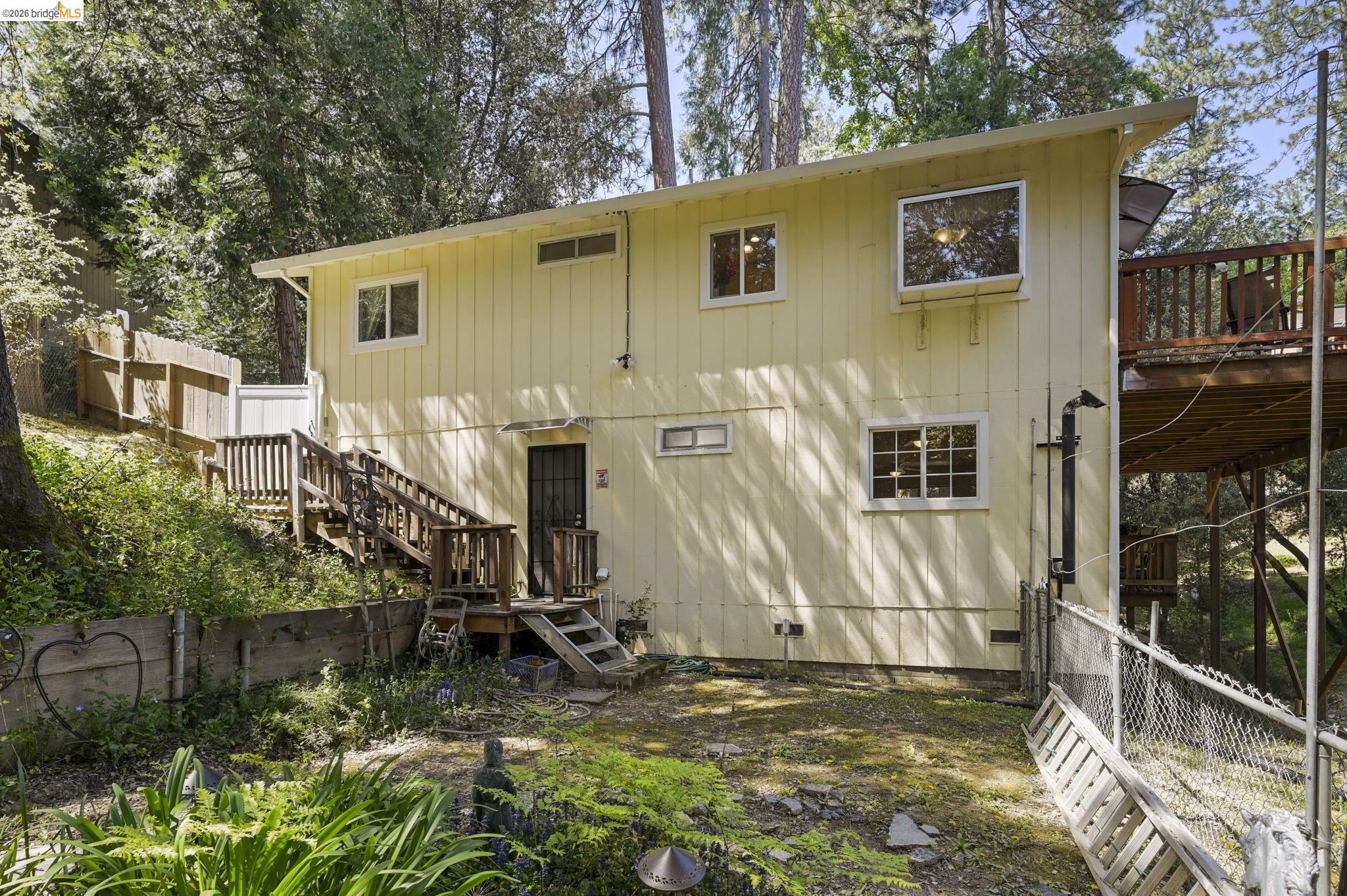 21931 Glenwood Road Sonora, CA 95370 - Photo 37 of 42 a view of a house with a yard