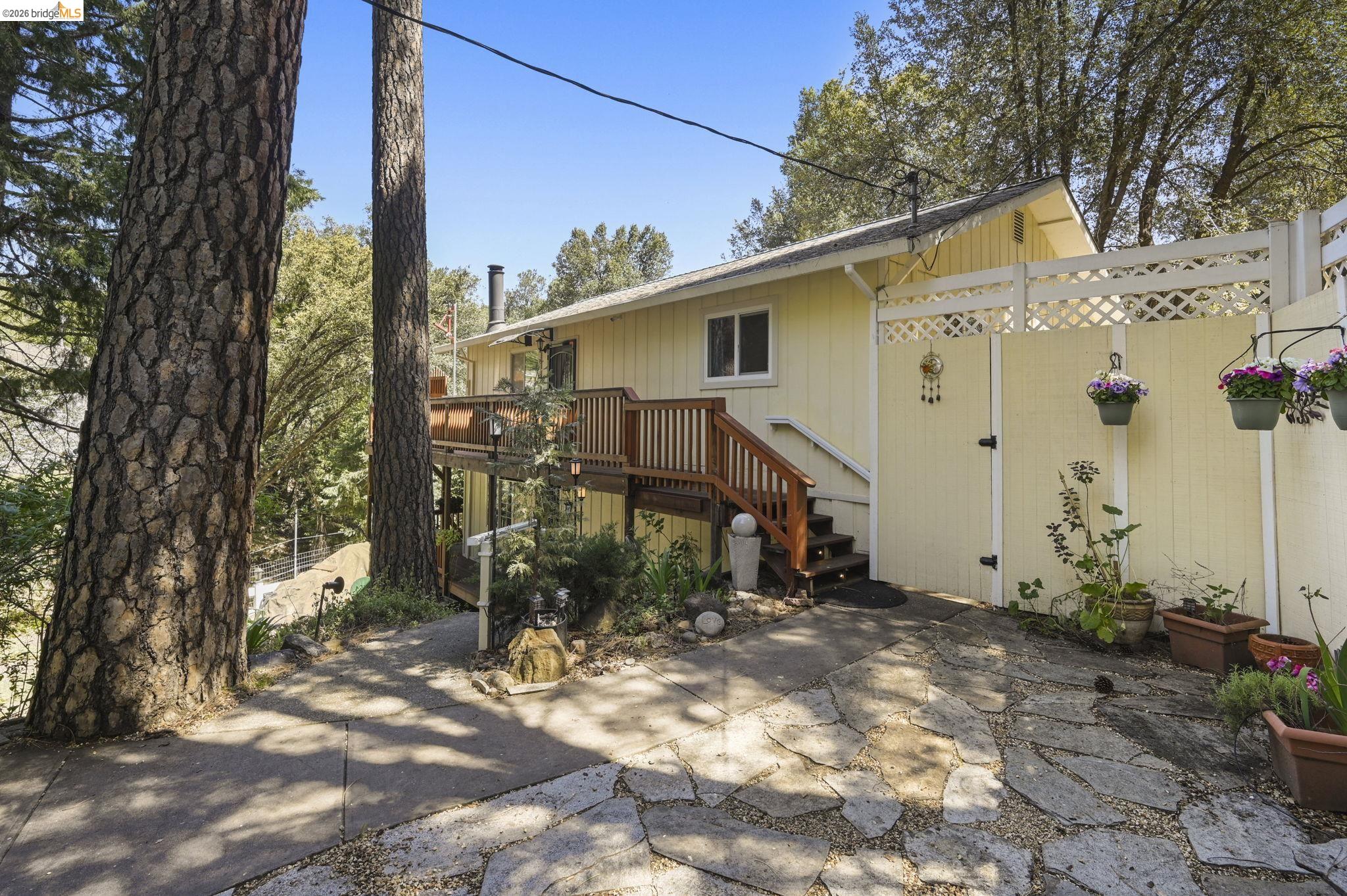 21931 Glenwood Road Sonora, CA 95370 - Photo 6 of 42 a view of a house with a yard