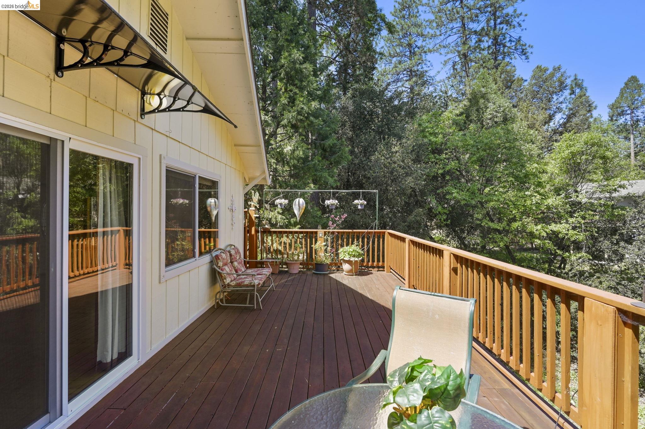 21931 Glenwood Road Sonora, CA 95370 - Photo 9 of 42 a view of a two chairs in the balcony