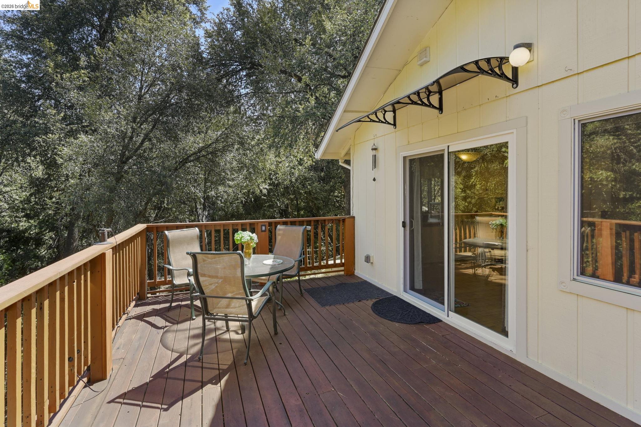 21931 Glenwood Road Sonora, CA 95370 - Photo 10 of 42 a balcony with wooden floor and outdoor seating