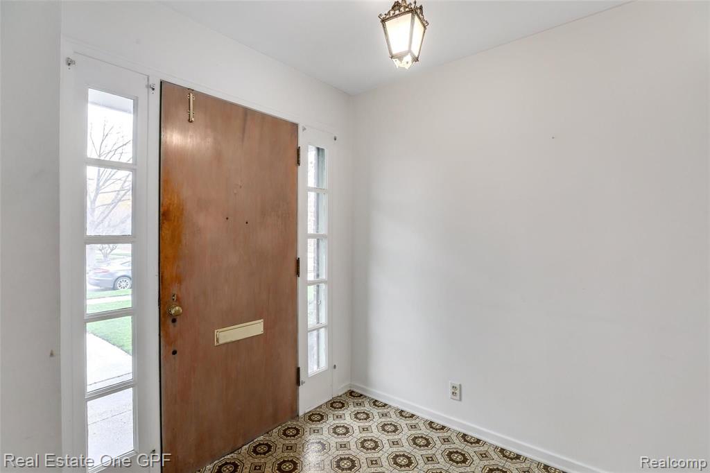 457 Lexington Road Grosse Pointe Farms, MI 48236 - Photo 5 of 26