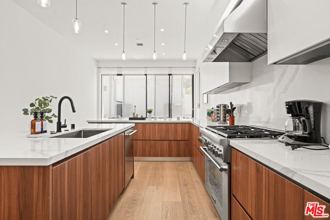 12136 Clarkson Road Los Angeles, CA 90064 - Photo 15 of 38