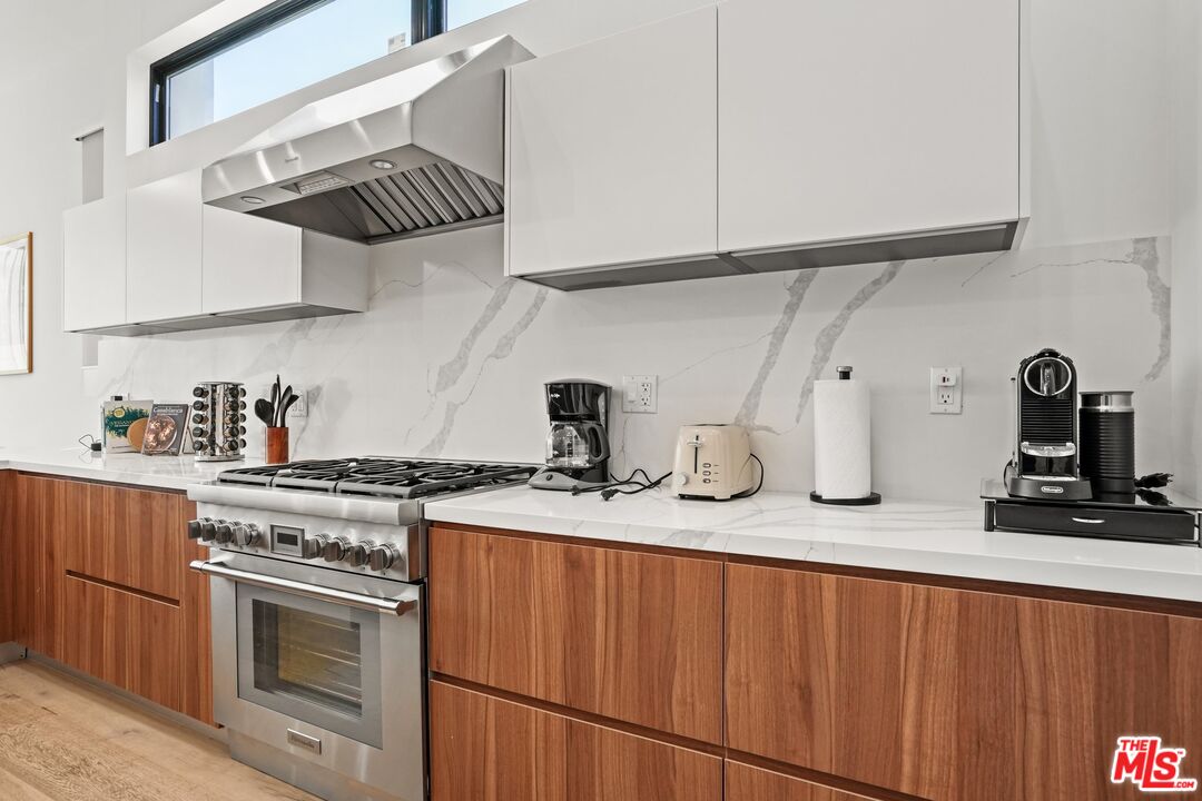 12136 Clarkson Road Los Angeles, CA 90064 - Photo 16 of 38