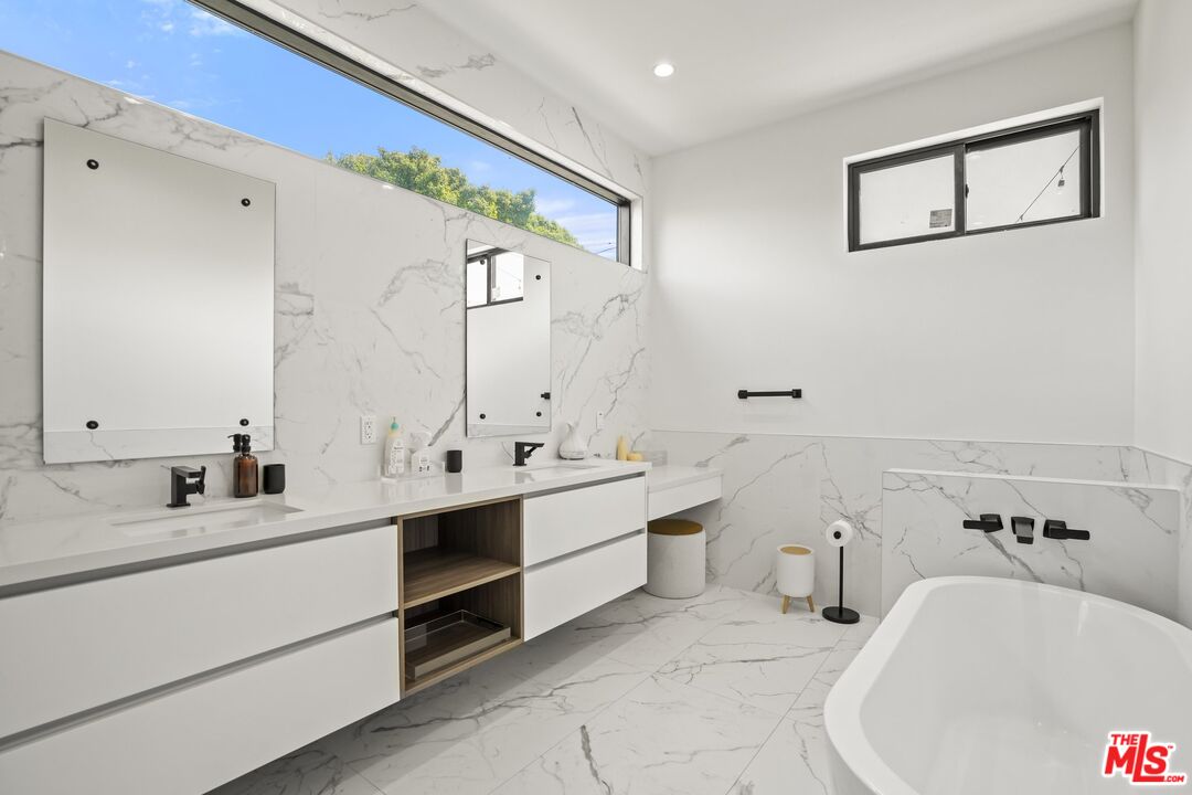 12136 Clarkson Road Los Angeles, CA 90064 - Photo 22 of 38